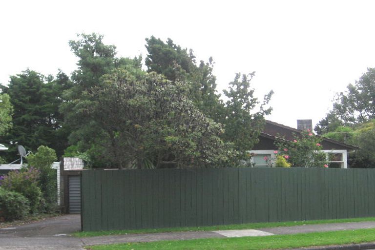 Photo of property in 74 Edmonton Road, Henderson, Auckland, 0612