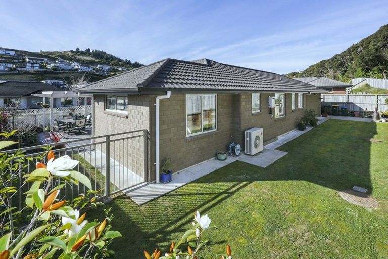 Photo of property in 7 Banks Boulevard, Whitby, Porirua, 5024