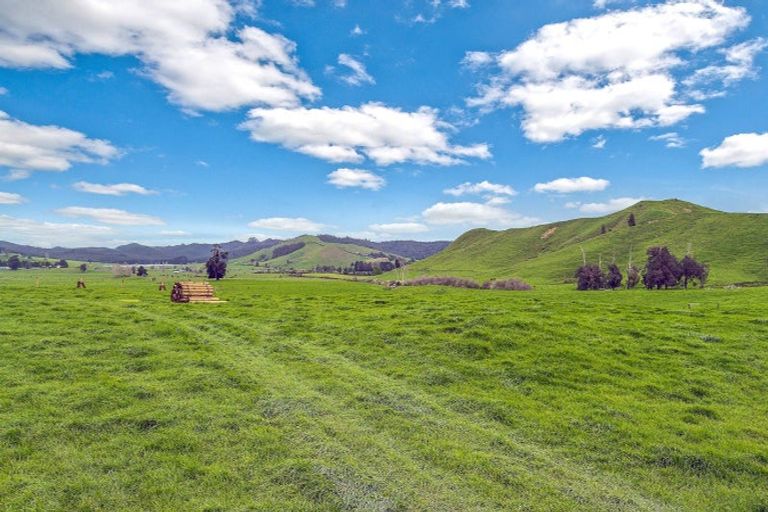 Photo of property in 288 Dimmock Road, Waitakaruru, 2471