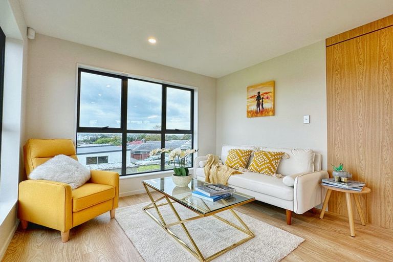 Photo of property in 10d Robert Burke Place, Henderson, Auckland, 0612