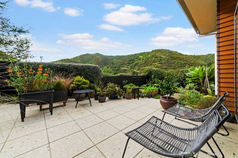 Photo of property in 15 Rarangi Way, Owhiro Bay, Wellington, 6023