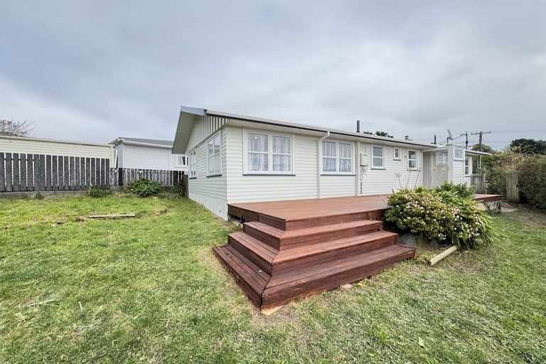 Photo of property in 16 Beazley Avenue, Paparangi, Wellington, 6037