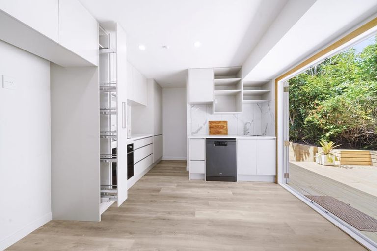 Photo of property in 2/22 Sandiacre Way, Browns Bay, Auckland, 0630