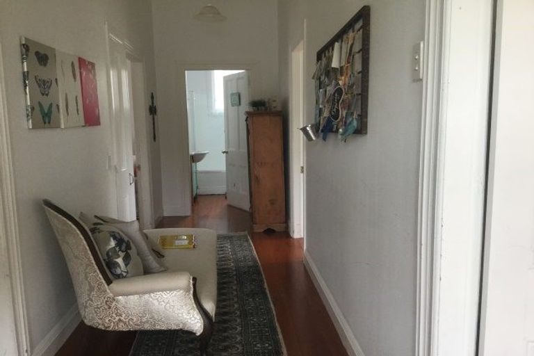 Photo of property in 7 Waterview Road, Stanley Point, Auckland, 0624