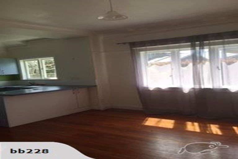 Photo of property in 39 Queen Street, Northcote Point, Auckland, 0627