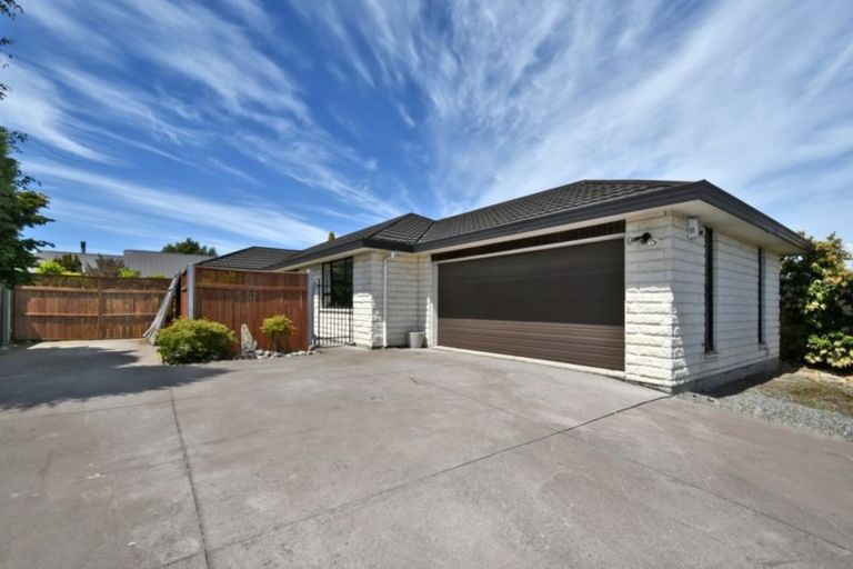 Photo of property in 34 Lowry Avenue, Redwood, Christchurch, 8051