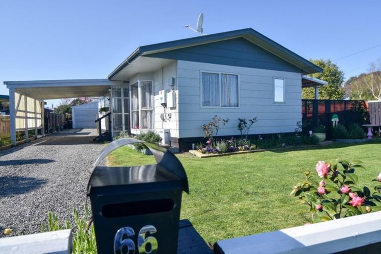 Photo of property in 66 Victoria Street, Carterton, 5713