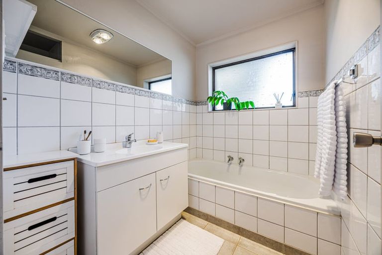 Photo of property in 1/22 Beaumaris Way, Conifer Grove, Takanini, 2112