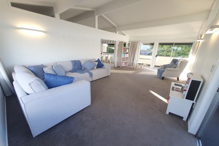 Photo of property in 2/42 Knightsbridge Drive, Forrest Hill, Auckland, 0620