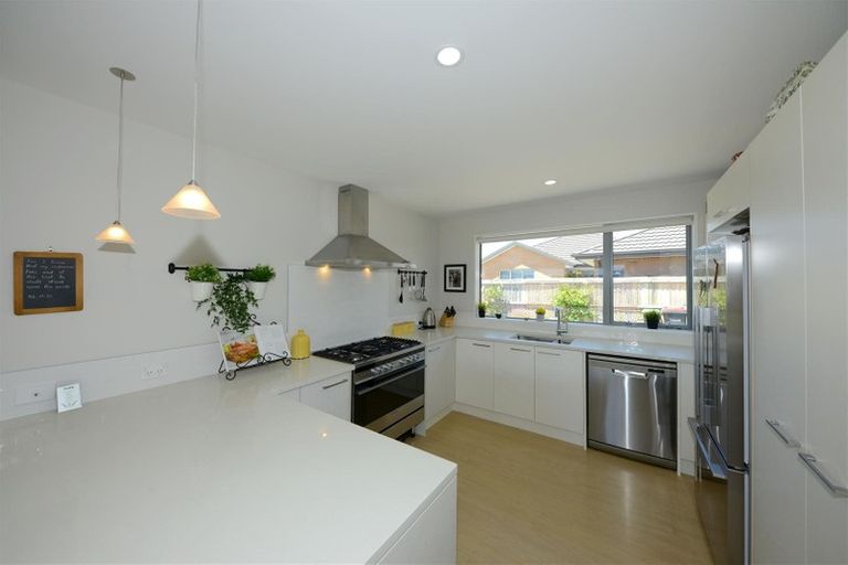 Photo of property in 10 Conie Glen Lane, Broomfield, Christchurch, 8042