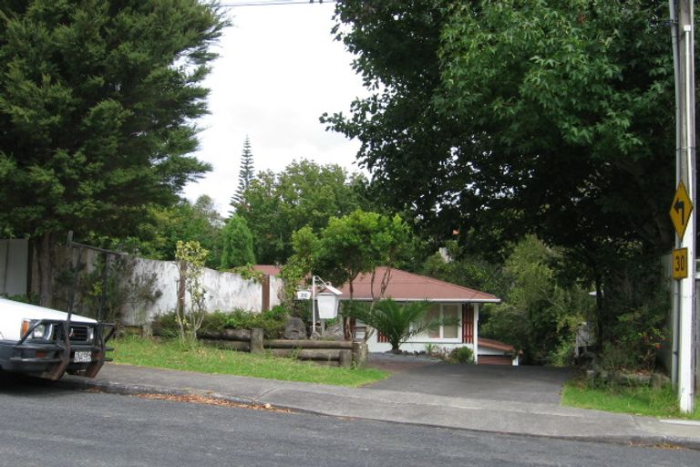 Photo of property in 26 Selwyn Crescent, Forrest Hill, Auckland, 0620