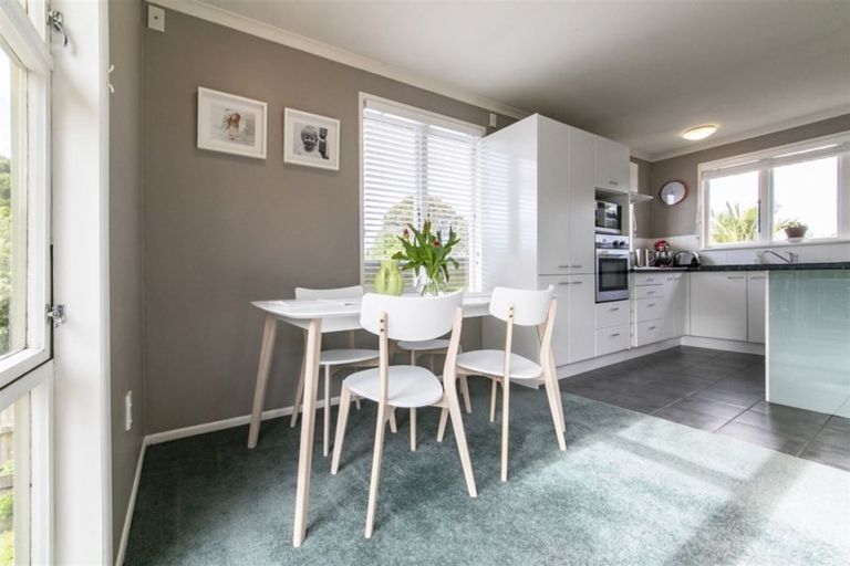 Photo of property in 2/118 Triangle Road, Massey, Auckland, 0614