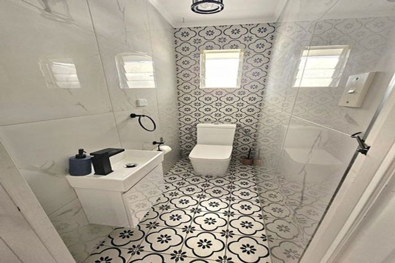 Photo of property in 27 Exminster Street, Blockhouse Bay, Auckland, 0600