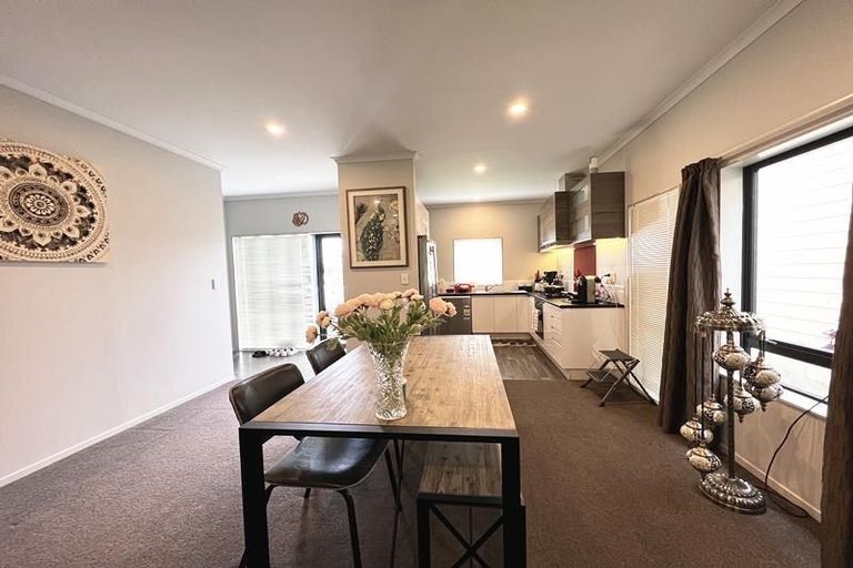 Photo of property in 32 Tutuwhatu Crescent, Weymouth, Auckland, 2103