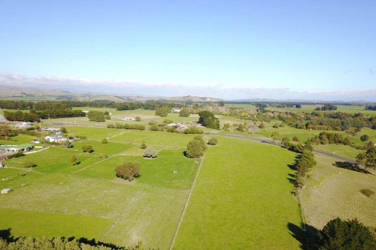 Photo of property in 11 Tipapakuku Road, Dannevirke, 4930