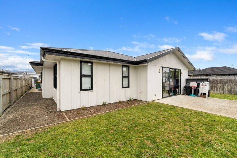 Photo of property in 1 Seagrass Place, Otaki Beach, Otaki, 5512