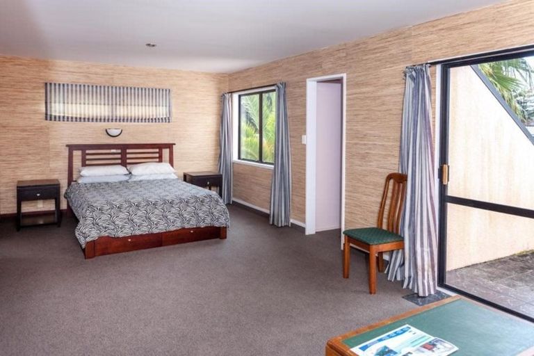 Photo of property in 114 Chevron Crescent, Whangamata, 3620