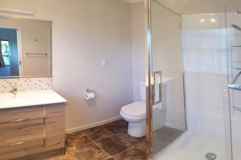 Photo of property in 150 Kaipara Road, Papakura, 2582