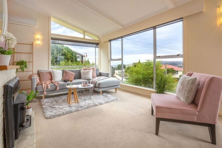 Photo of property in 2 Karoro Place, Paremata, Porirua, 5024