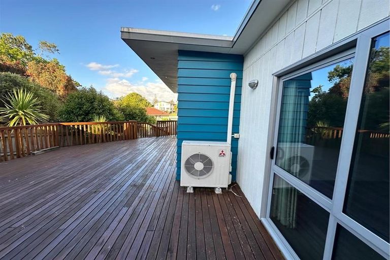 Photo of property in 72 Kervil Avenue, Te Atatu Peninsula, Auckland, 0610