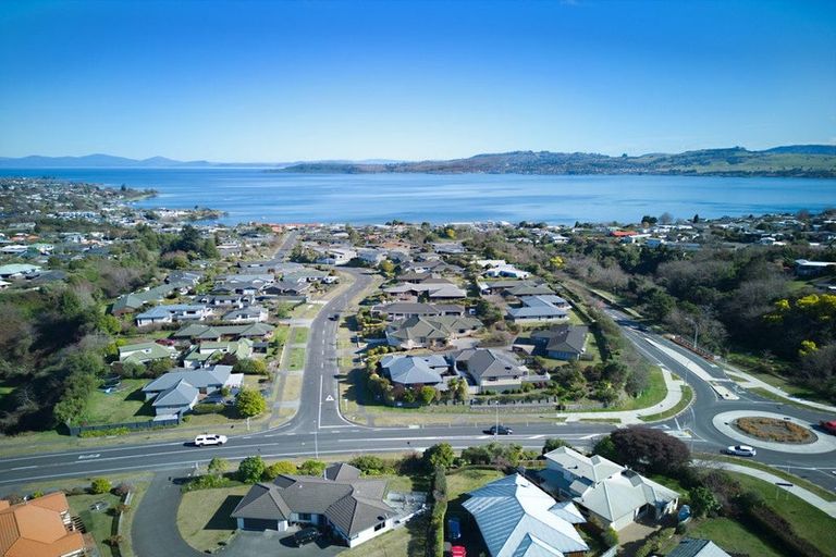 Photo of property in 2/94 Harvey Street, Waipahihi, Taupo, 3330