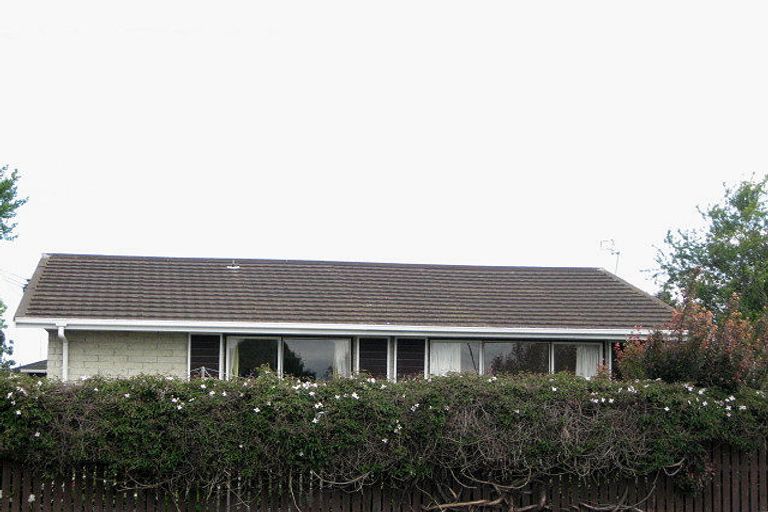 Photo of property in 2/32 Prestons Road, Redwood, Christchurch, 8051