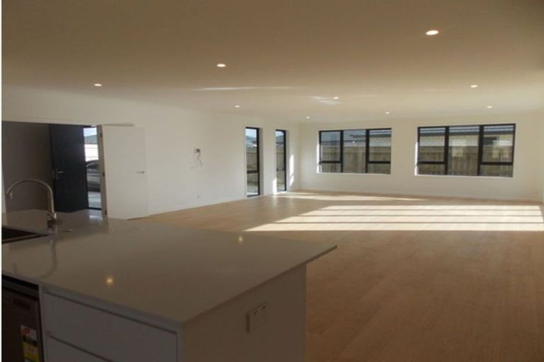 Photo of property in 18 Sardinia Grove, Fitzherbert, Palmerston North, 4410