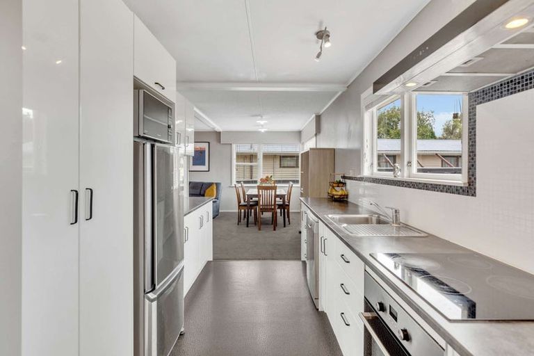 Photo of property in 8 Cohen Place, Milson, Palmerston North, 4414