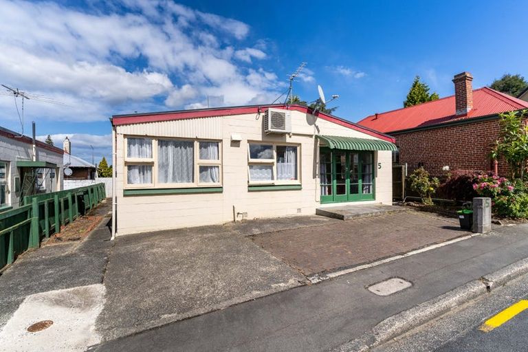 Photo of property in 5 Titan Street, North Dunedin, Dunedin, 9016