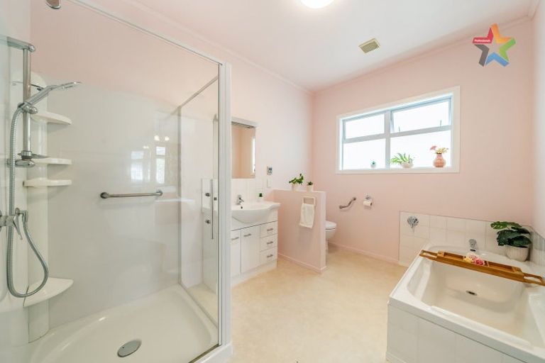 Photo of property in 28 Lincoln Avenue, Tawa, Wellington, 5028