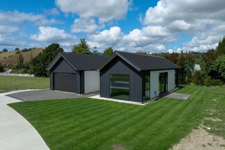 Photo of property in 6 Pyke Place, Wakefield, 7025