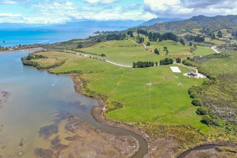 Photo of property in 102 Wharariki Road, Puponga, Collingwood, 7073