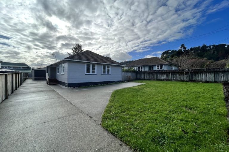 Photo of property in 9 Kamahi Street, Stokes Valley, Lower Hutt, 5019