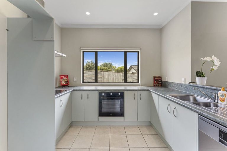 Photo of property in 29 James Nairn Grove, Riverstone Terraces, Upper Hutt, 5018