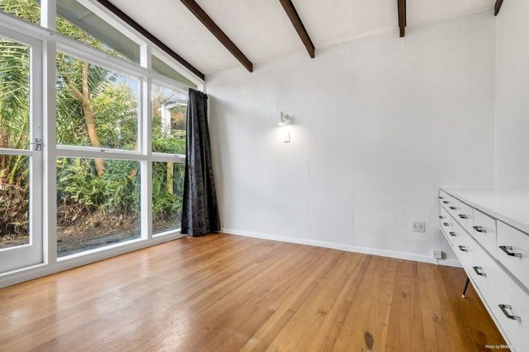 Photo of property in 28 Sunnyfield Crescent, Glenfield, Auckland, 0629