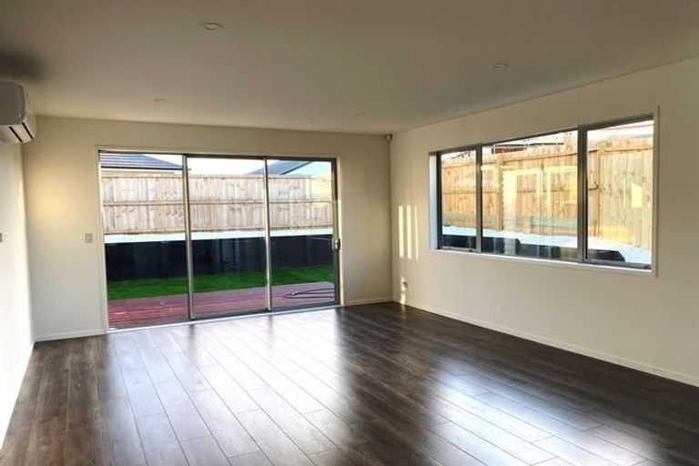 Photo of property in 3 Charles Henry Way, Papakura, 2110
