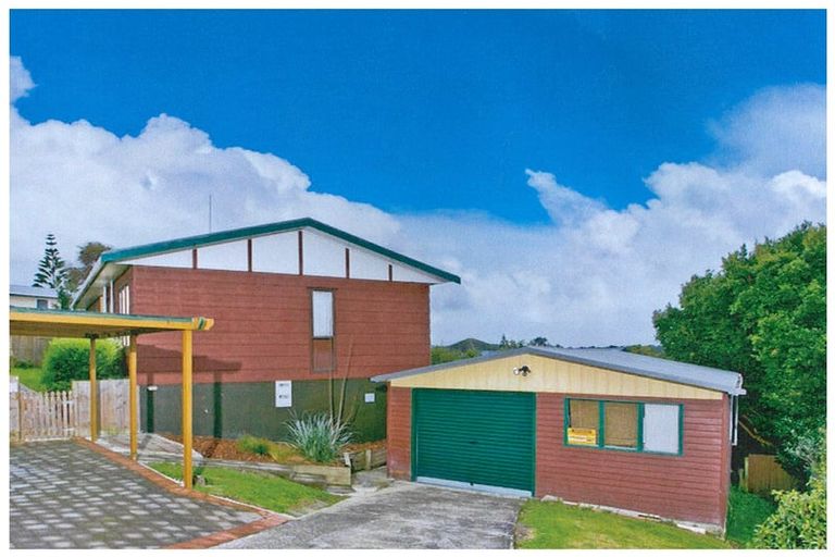 Photo of property in 2 West Glade Crescent, Birkenhead, Auckland, 0626