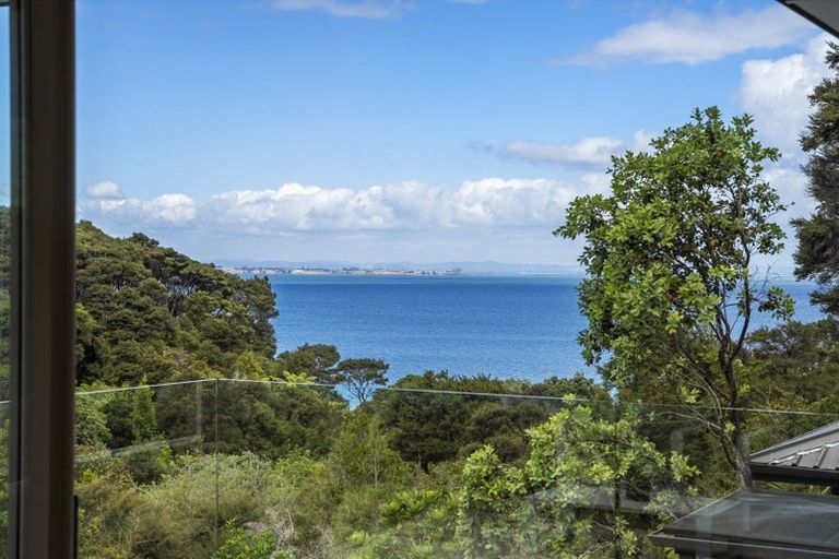 Photo of property in 9 Herrings Cove Place, Titirangi, Auckland, 0604