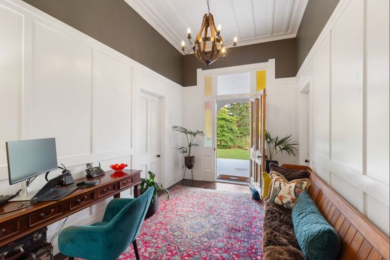 Photo of property in 214 Heatherlea Road East, Levin, 5571