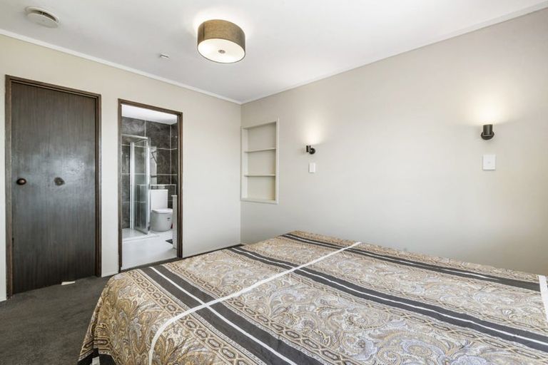 Photo of property in 27a Florence Daly Place, Mount Roskill, Auckland, 1041