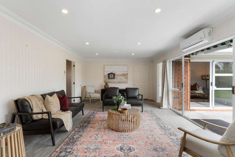 Photo of property in 14 Chippewa Place, Conifer Grove, Takanini, 2112