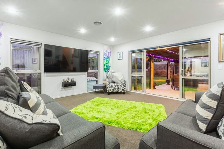 Photo of property in 8 Kahurangi Heights, Aotea, Porirua, 5024