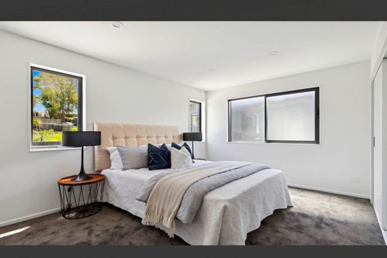 Photo of property in 12 Woodhouse Place, West Harbour, Auckland, 0618