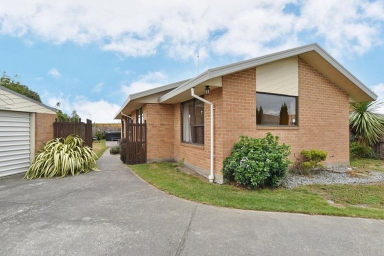 Photo of property in 11a Mulberry Place, Redwood, Christchurch, 8051