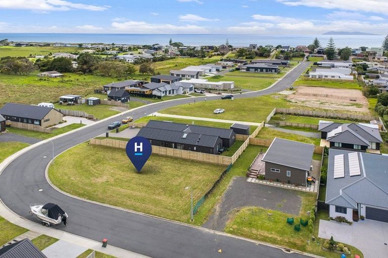 Photo of property in 52 Reel Road, Waihi Beach, 3611