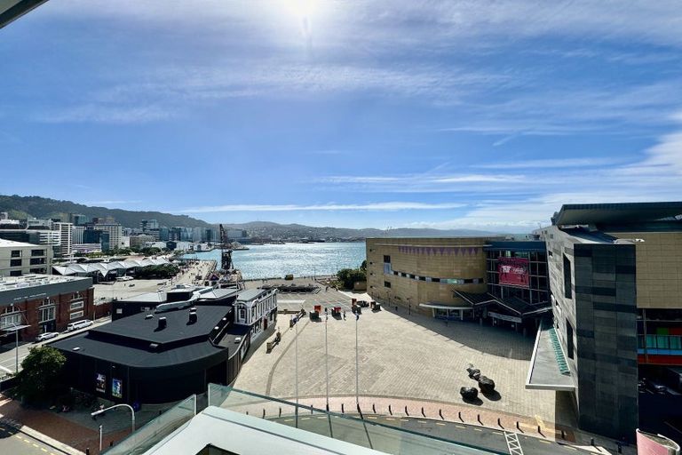 Photo of property in Portal Apartments, 8e/42 Cable Street, Te Aro, Wellington, 6011