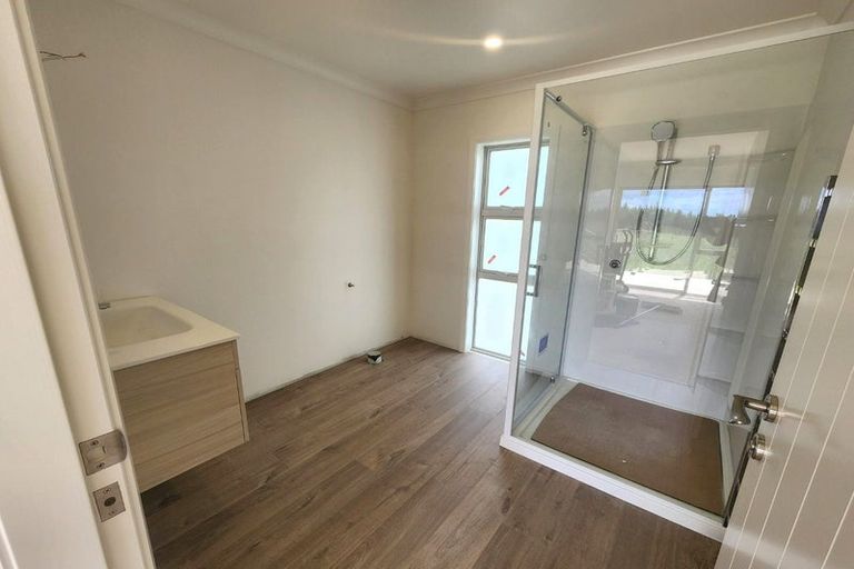 Photo of property in 2 Sarona Park Drive, Omanawa, 3171