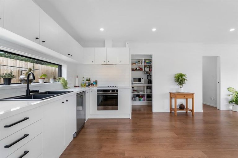 Photo of property in 37 Urumaraki Avenue, Helensville, 0800