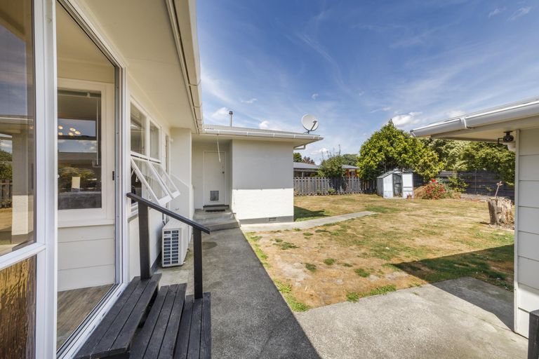 Photo of property in 6 Tabak Crescent, Takaro, Palmerston North, 4412
