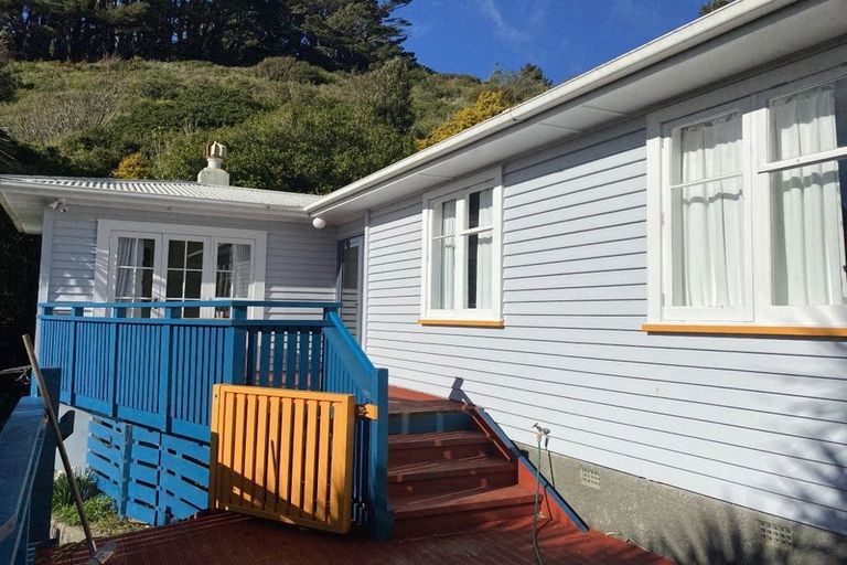 Photo of property in 54 Huntingdon Street, Northland, Wellington, 6012